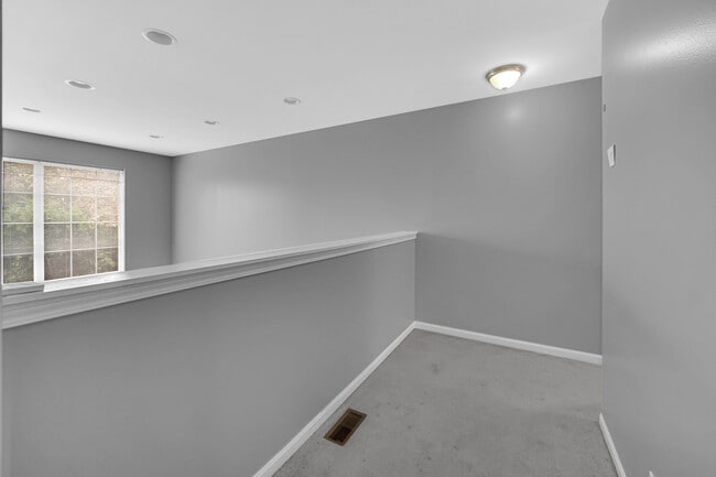 Building Photo - 364 Town Pl Cir