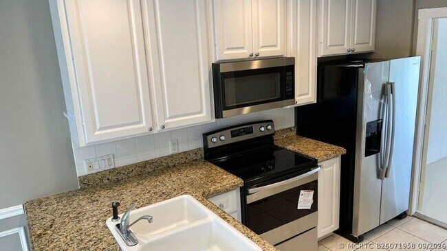 Building Photo - 2039 Tarpon Lake Way
