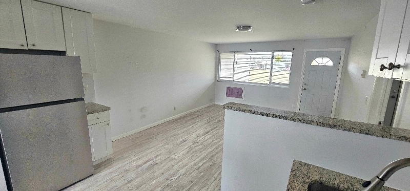 Building Photo - 125 Cosey Beach Ave