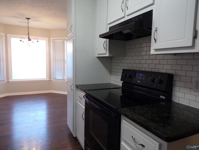 Building Photo - 100 Tess Cir