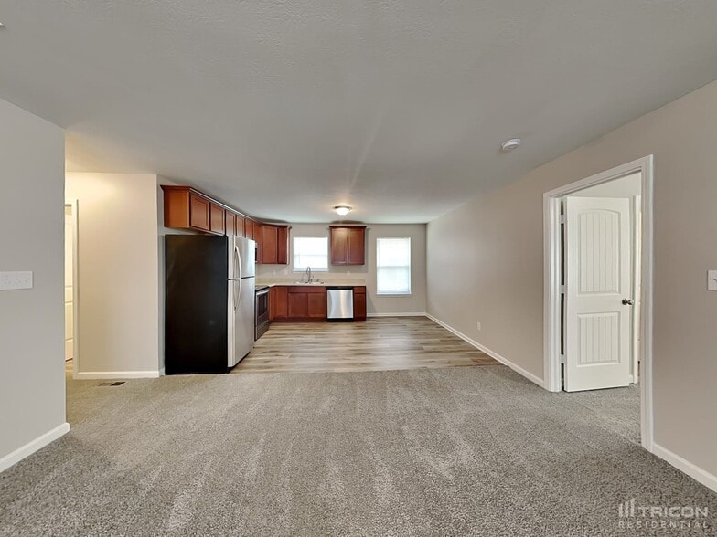 Building Photo - 906 W Clinton St