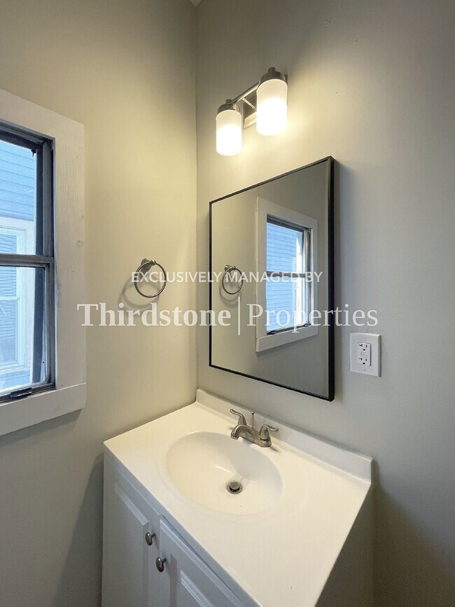 Building Photo - 1230 N Liberty St