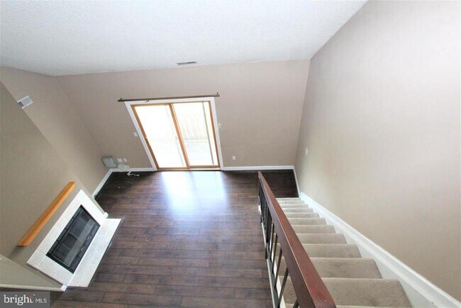 Building Photo - 604 Ravens Crest Dr
