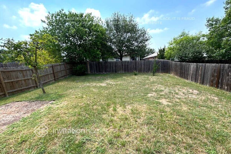 Building Photo - 14820 Lipton Ln