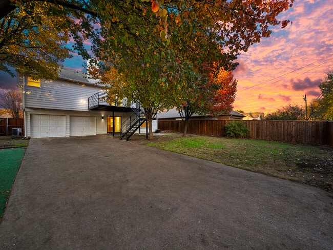 Building Photo - 2301 Summit Dr