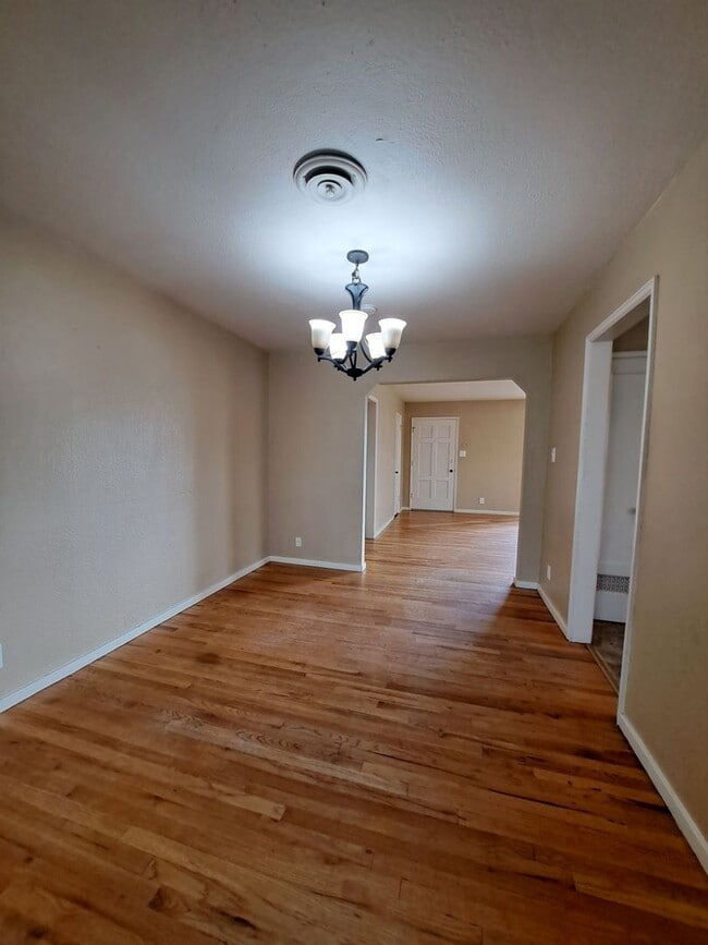 Building Photo - Single-Level 2BR Apartment with Garage in Fresno!