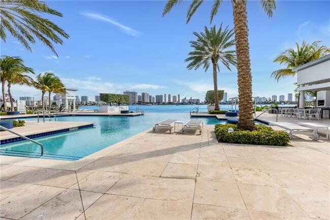 Building Photo - 17111 Biscayne Blvd