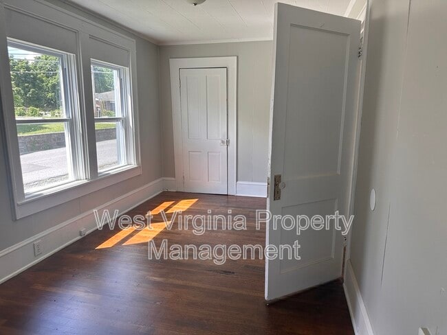 Building Photo - 1000 S Kanawha St