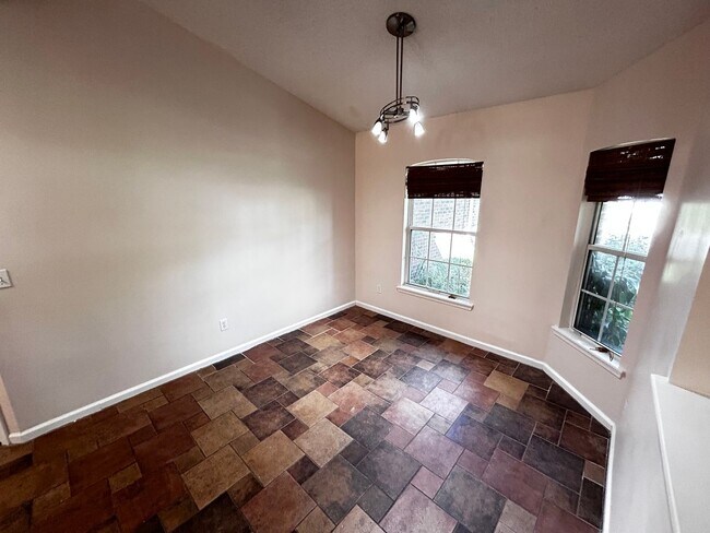 Building Photo - Wonderful 4/3 minutes from the beach! Must...