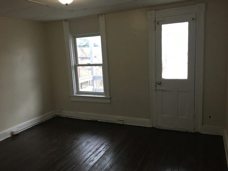 Building Photo - 614 Ashburton St