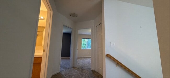 Building Photo - 1060 SE Miller Ave