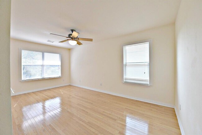 Building Photo - 4220 N Summercrest Loop