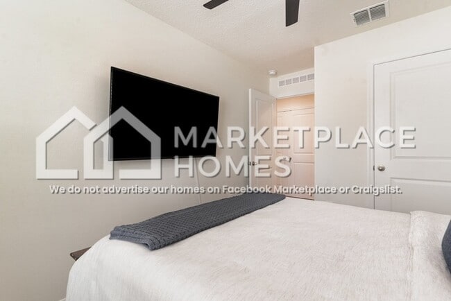 Building Photo - 6687 SW 81st Lp