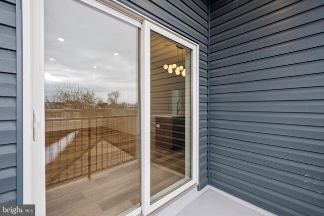 Building Photo - 5034 Florence Ave