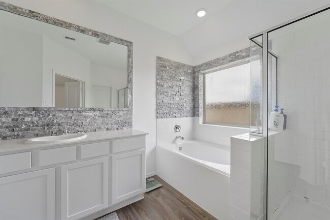 Building Photo - 7310 Bartoncliff Dr