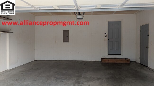 Building Photo - 2907 Lily Dr