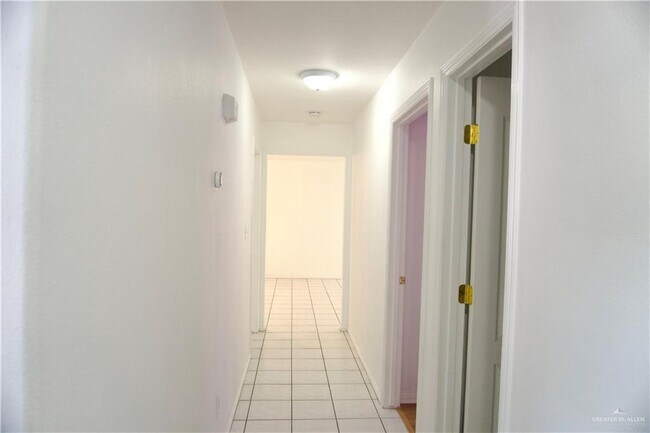 Building Photo - 26 Cedar Ave