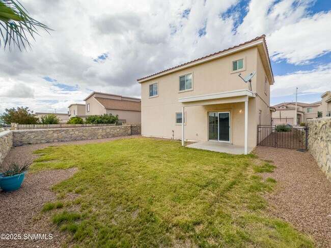 Building Photo - 3742 Piedras Negras Dr