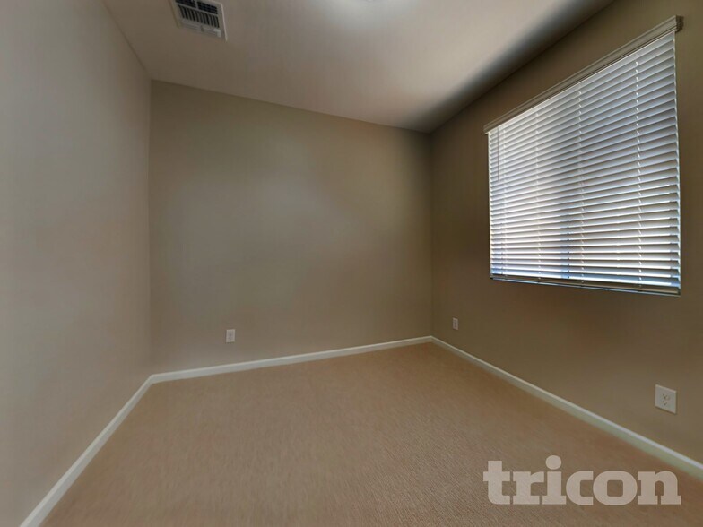 Building Photo - 17852 W Daley Ln