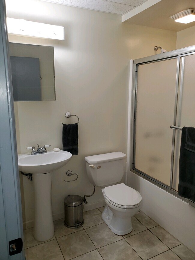 Building Photo - 2365 Delight Ct