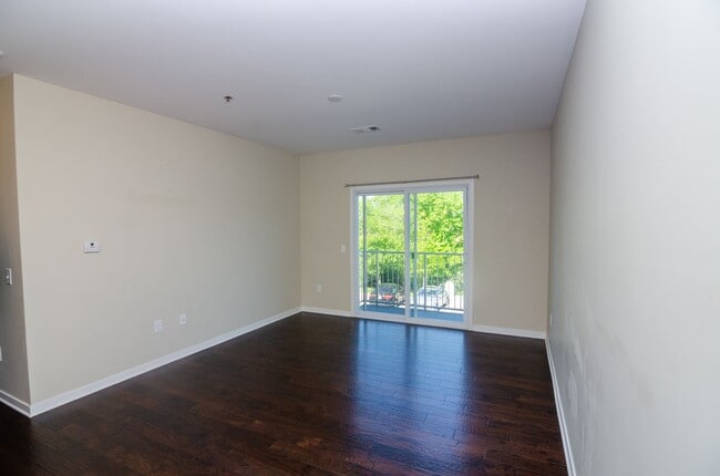 Building Photo - Chic East Nashville Two Bedroom Loft