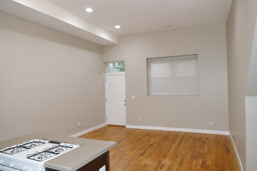 Building Photo - 1463 W Huron St