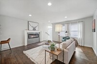 Building Photo - 1417 E 38th Pl