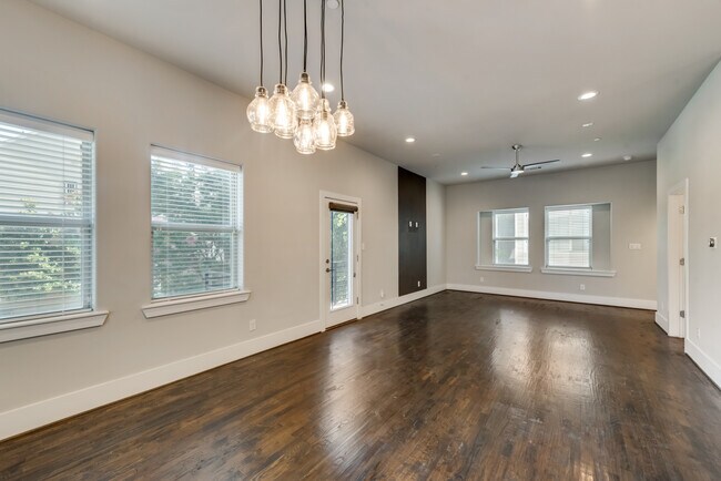 Building Photo - 5815 Bryan Pky