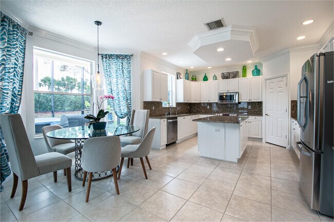 Building Photo - 2718 Misty Oaks Cir