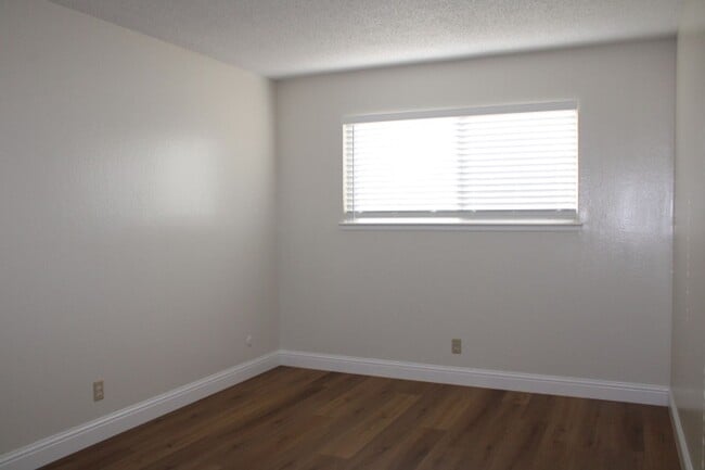 Building Photo - 5234 Sacramento Ave