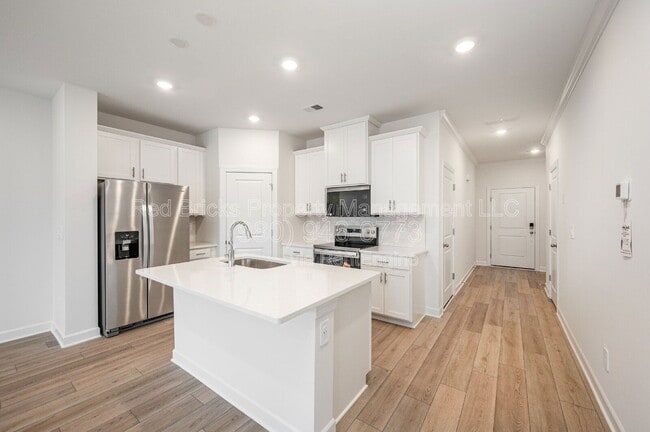 Building Photo - 8033 Hidden Spgs Trl