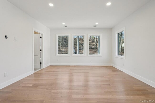 Building Photo - 400 Phillips Hill Rd