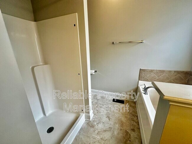 Building Photo - 190 Finley Ct