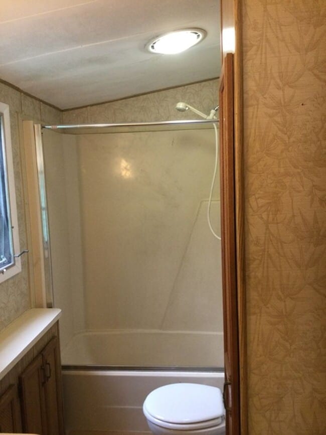 Building Photo - 2 Bedroom 1 Bath Home Located in Seaside R...