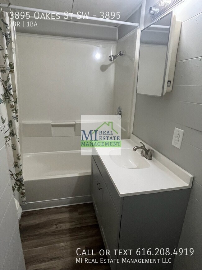 Building Photo - 3895 Oakes St SW