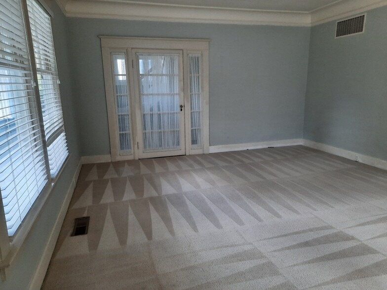 Building Photo - 145 S Franklin Ave