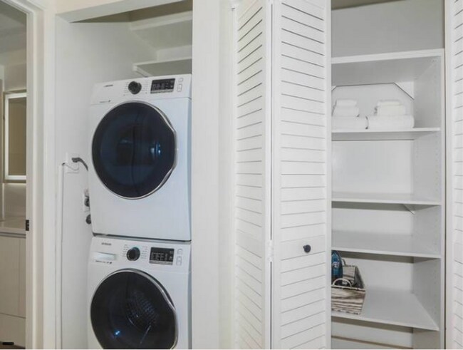 Building Photo - Renovated Fully Furnished 1 Bedroom at Discovery Bay