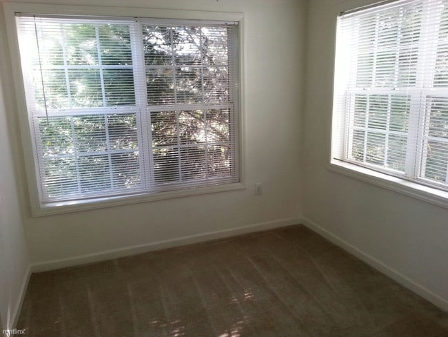 Building Photo - 4 br, 4 bath Condo - University Woods Univ...