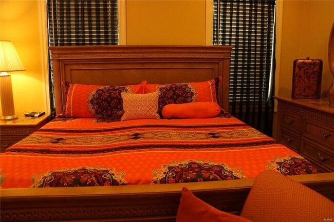 Building Photo - Fantastic 4bd/4ba home! Let yourself in!