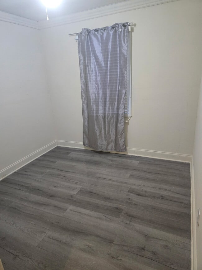 Building Photo - 140 Ambroise St