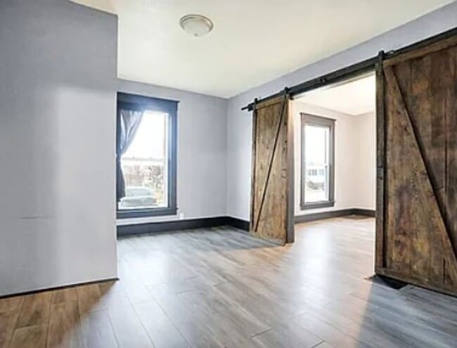 Building Photo - 423 N Webster St