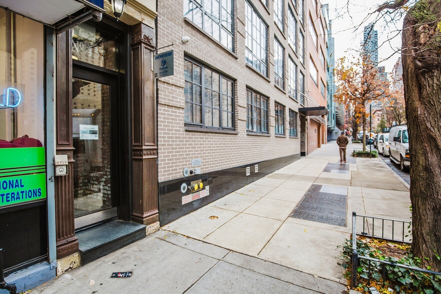 Building Photo - 437 W 53rd St