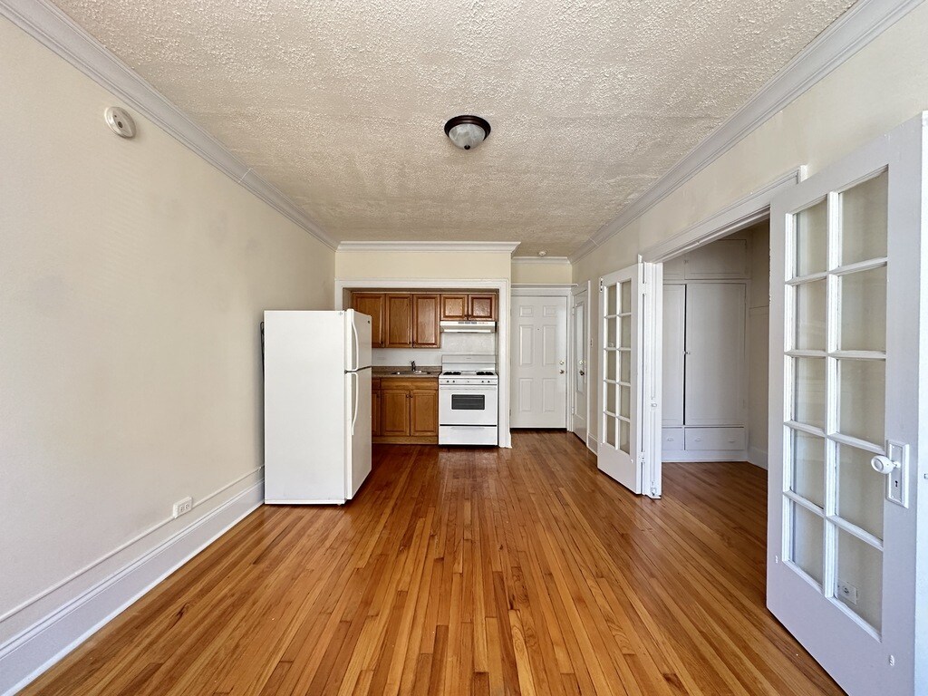 Building Photo - 2737 N Spaulding Ave