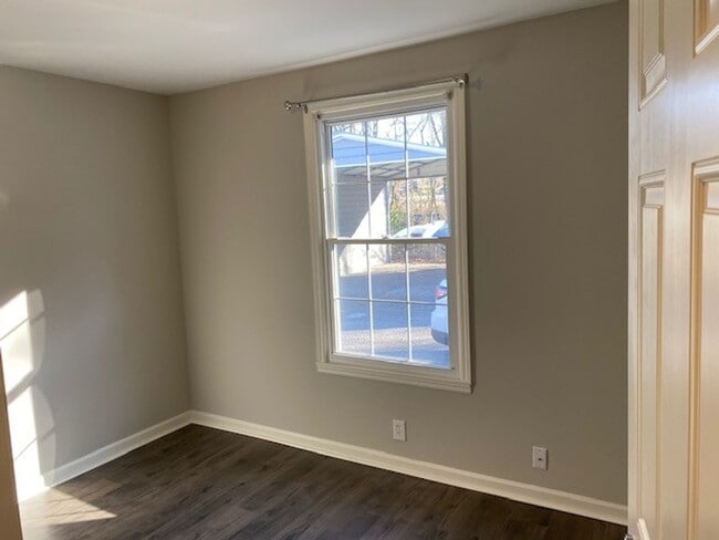 Building Photo - Coming soon! Nice remodeled 2 bedroom dupl...