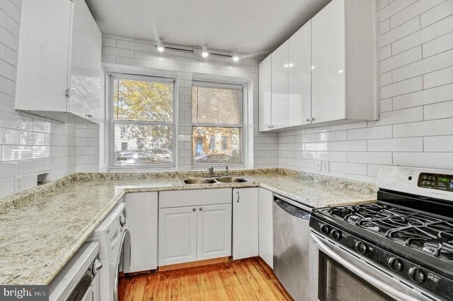 Building Photo - 470 Ridge St NW