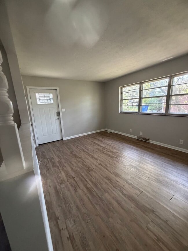 Building Photo - Alcoa City services and Schools 3 bedroom  home. call Debra Johnson 865-591-8281