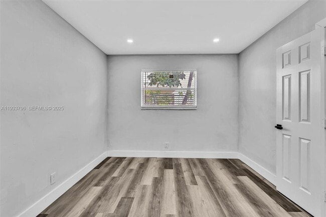 Building Photo - 329 SW 1st Ct