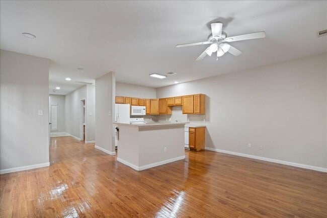 Building Photo - Roomy 4bdr Near NRG