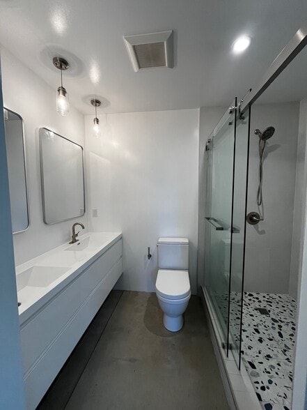 Bathroom 1 - 1374 E Valley Rd