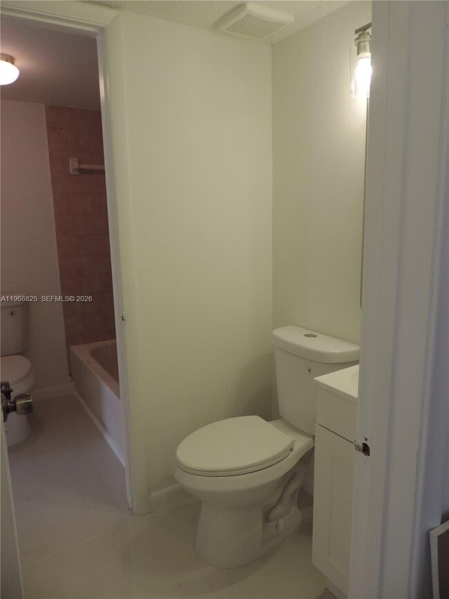 Building Photo - 566 NW 114th Ave